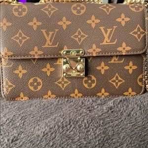 Women’s Louis Vuitton purse